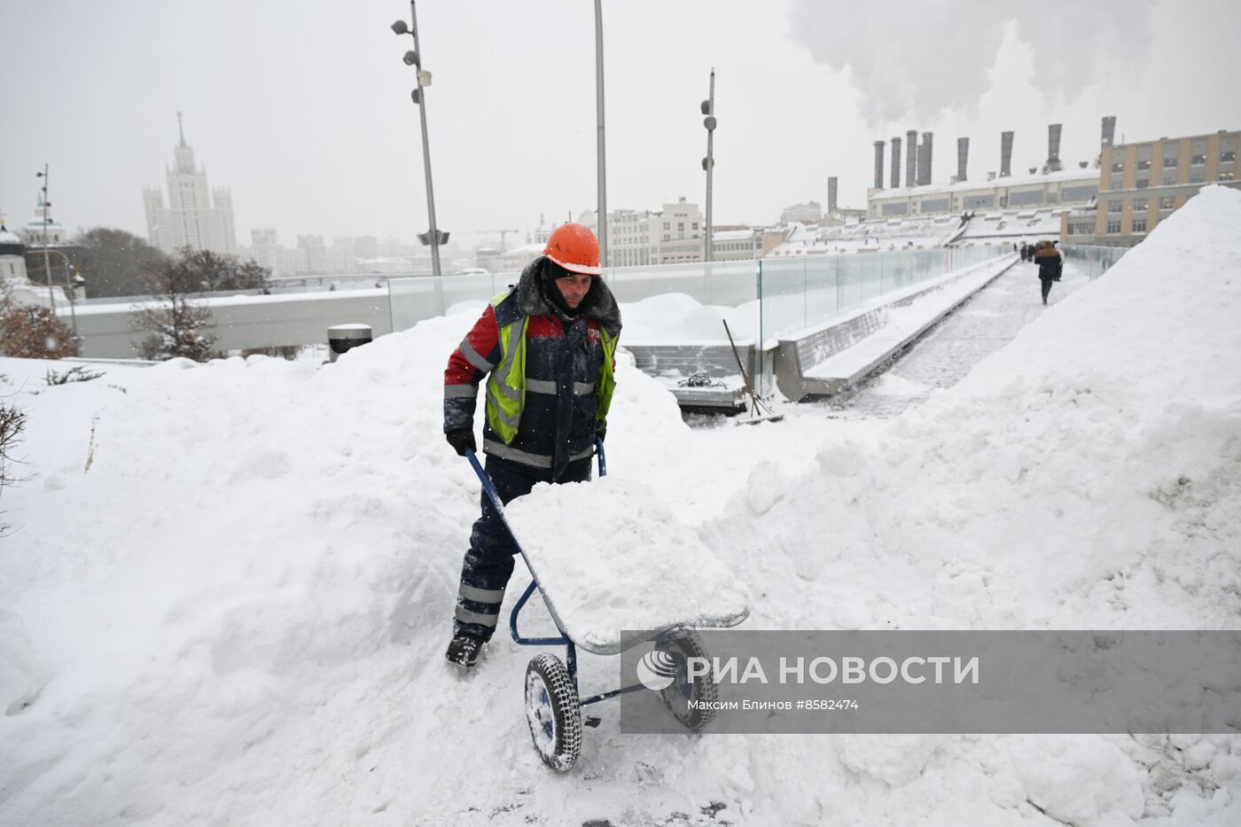 Снег в Москве