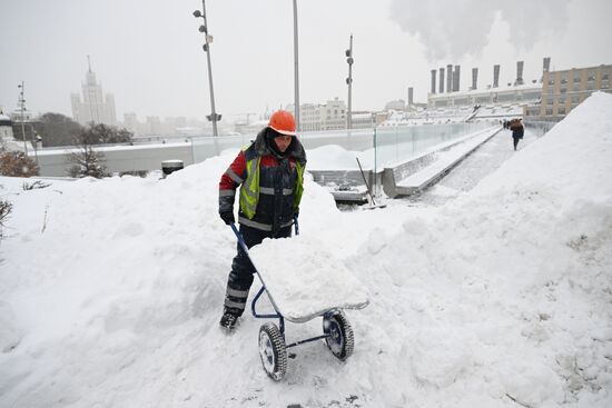 Снег в Москве