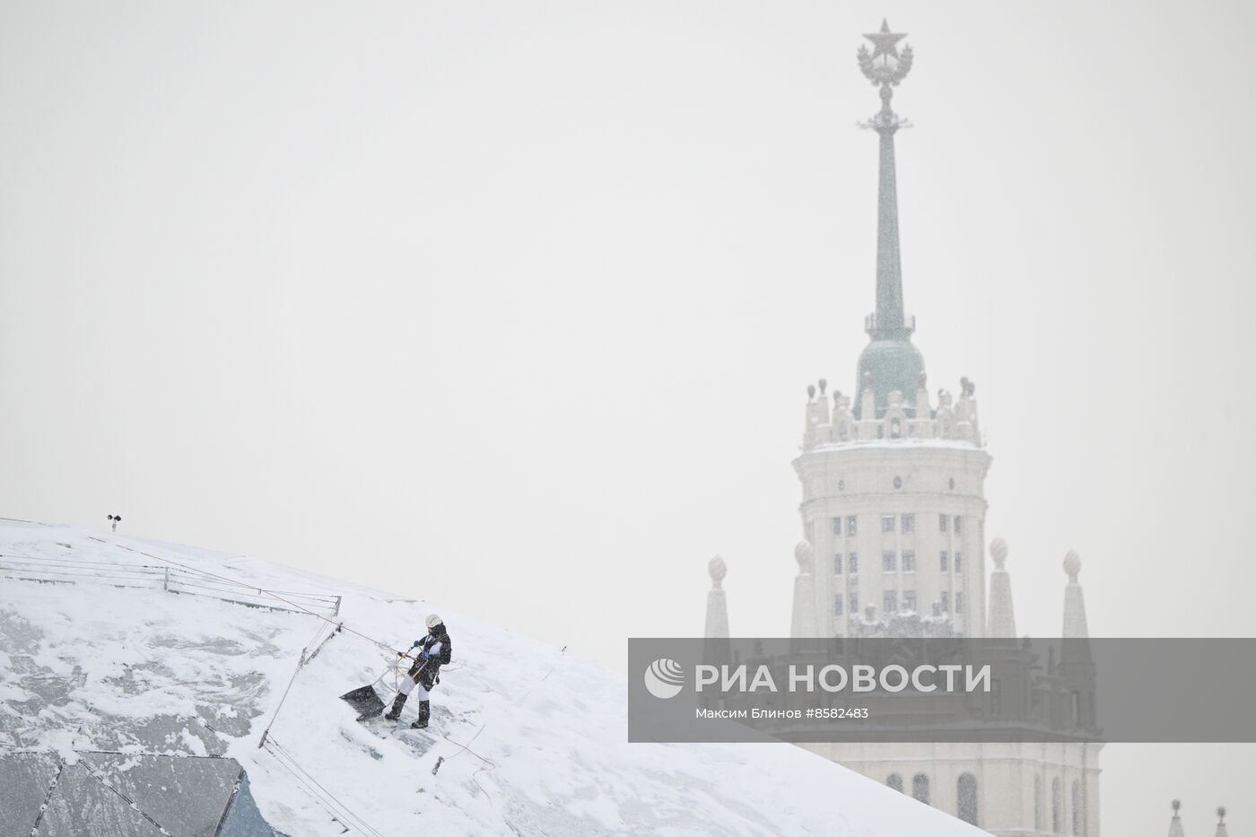 Снег в Москве