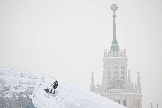 Снег в Москве