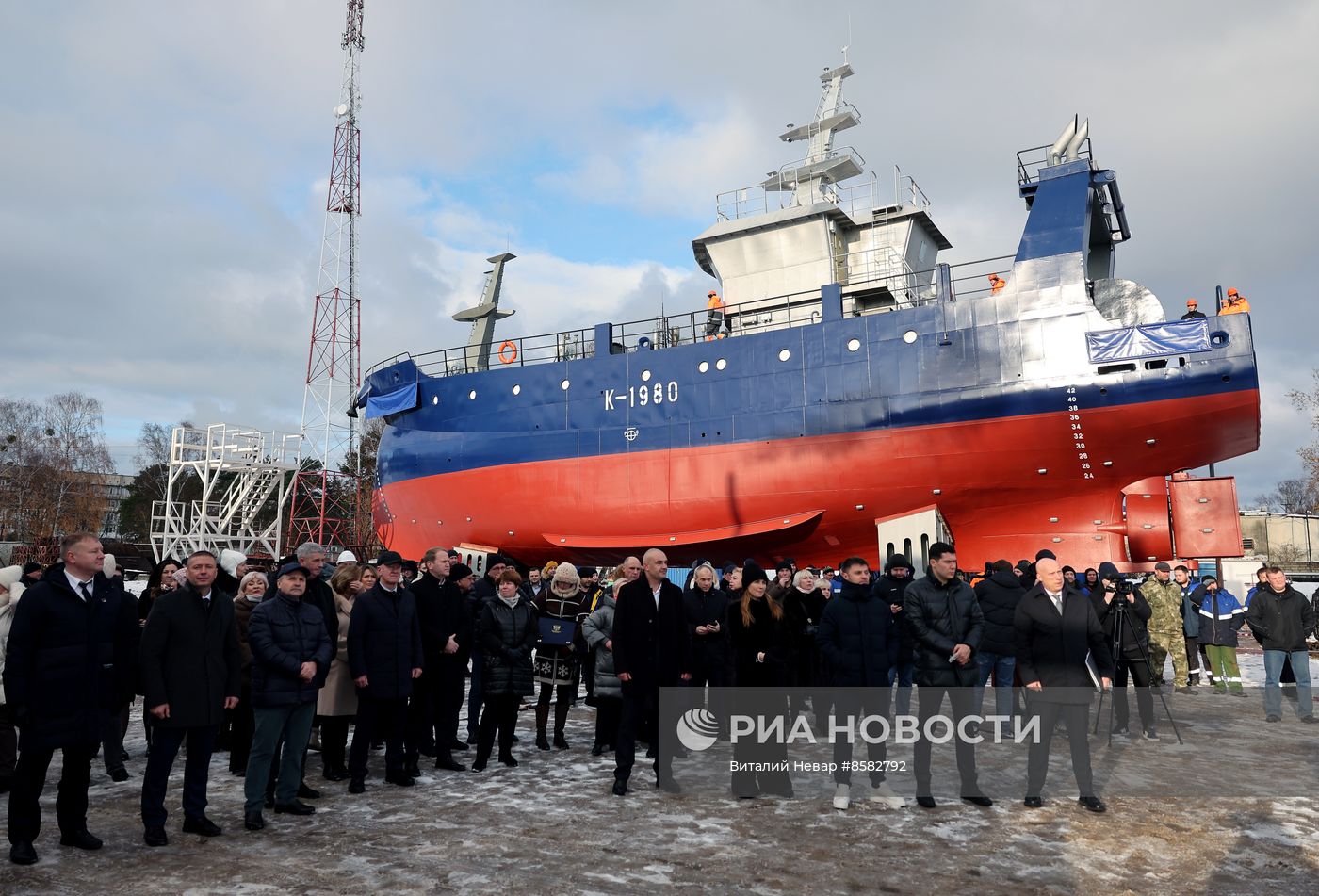 Спуск на воду нового рыболовецкого судна "Николай Нечай" в Калининградской области