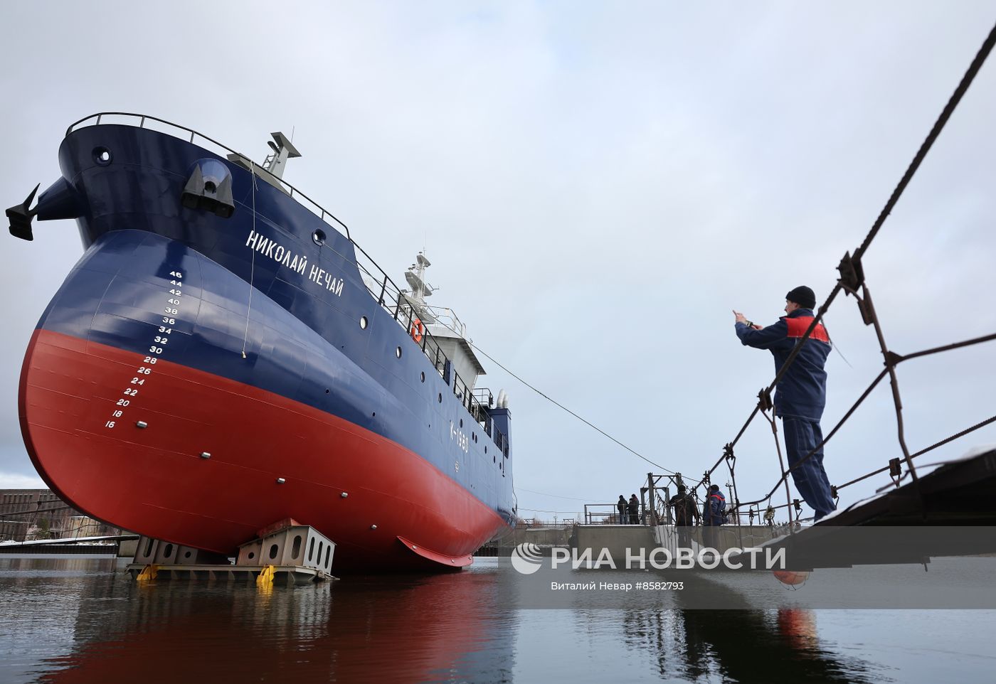 Спуск на воду нового рыболовецкого судна "Николай Нечай" в Калининградской области