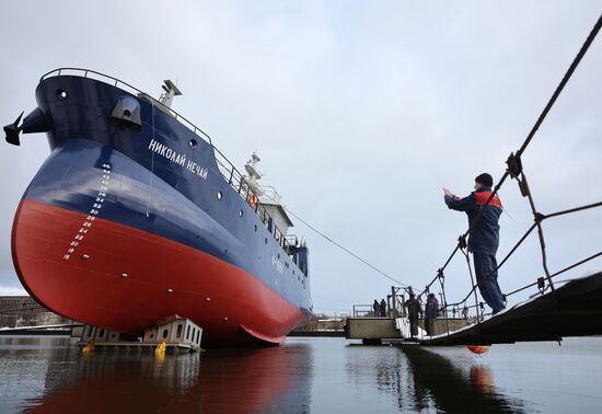 Спуск на воду нового рыболовецкого судна "Николай Нечай" в Калининградской области