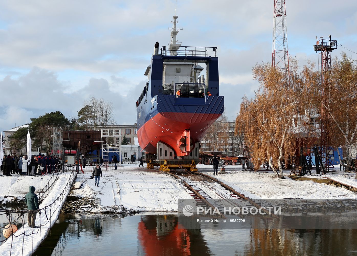 Спуск на воду нового рыболовецкого судна "Николай Нечай" в Калининградской области