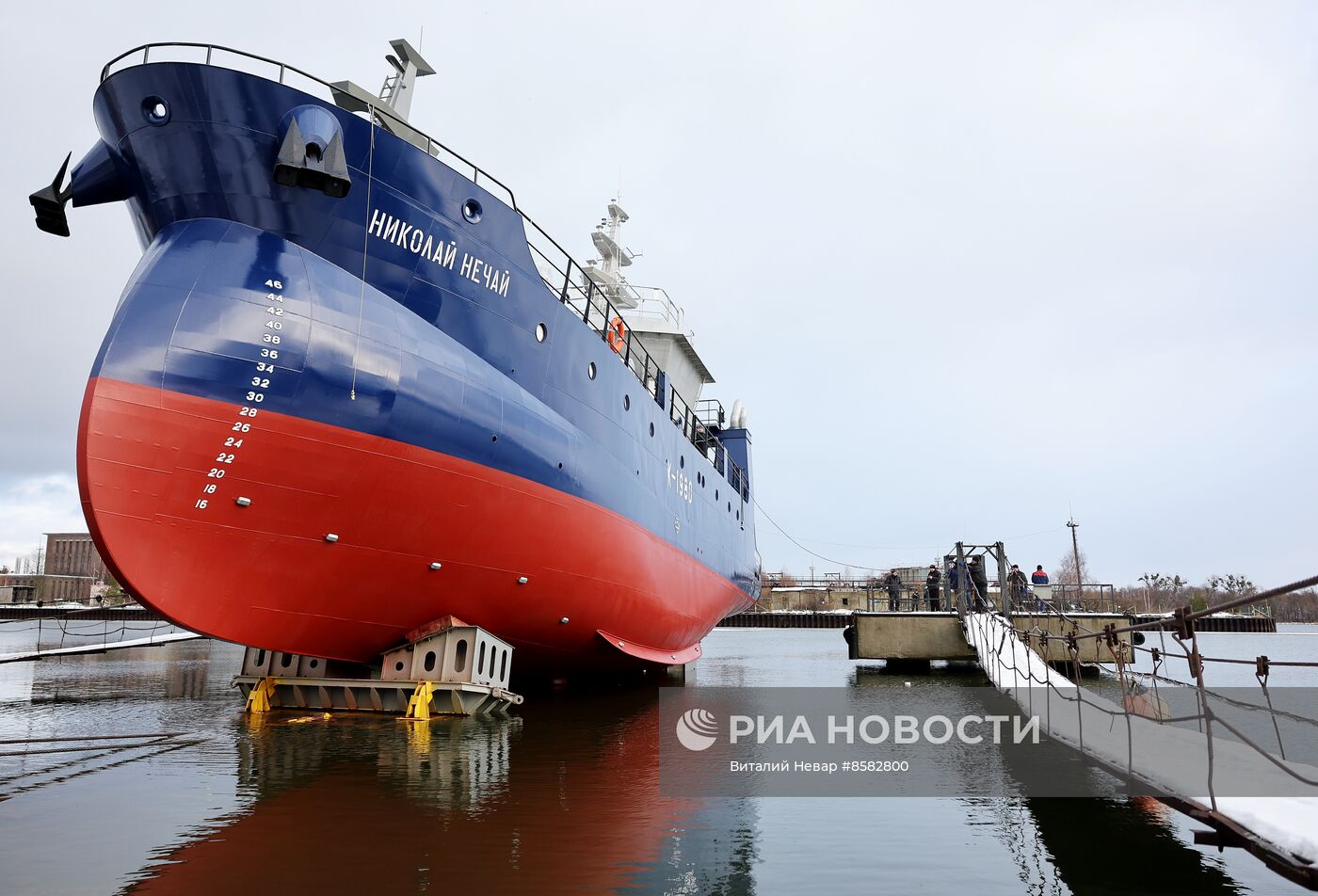 Спуск на воду нового рыболовецкого судна "Николай Нечай" в Калининградской области
