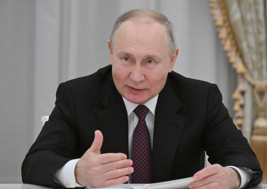 Президент РФ В. Путин встретился с главами думских фракций 