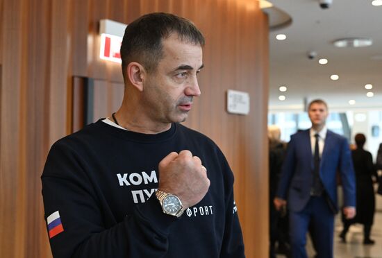 Собрание инициативной группы избирателей по выдвижению В. Путина кандидатом в президенты РФ