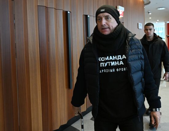 Собрание инициативной группы избирателей по выдвижению В. Путина кандидатом в президенты РФ