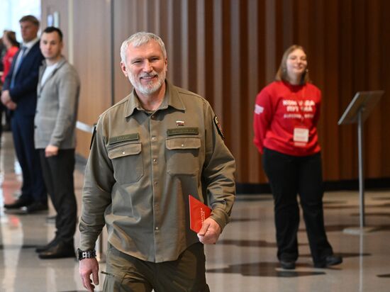 Собрание инициативной группы избирателей по выдвижению В. Путина кандидатом в президенты РФ