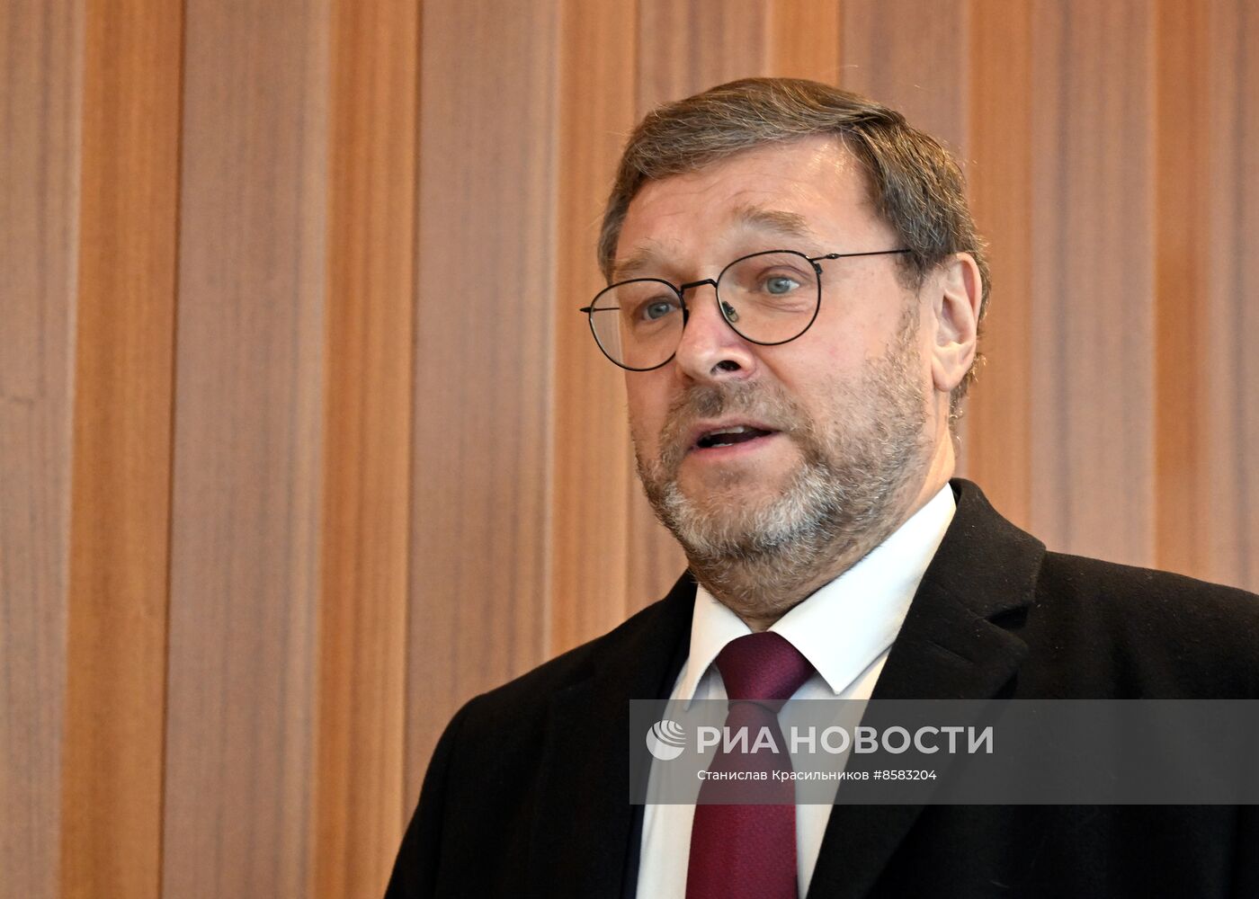 Собрание инициативной группы избирателей по выдвижению В. Путина кандидатом в президенты РФ