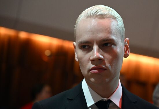 Собрание инициативной группы избирателей по выдвижению В. Путина кандидатом в президенты РФ