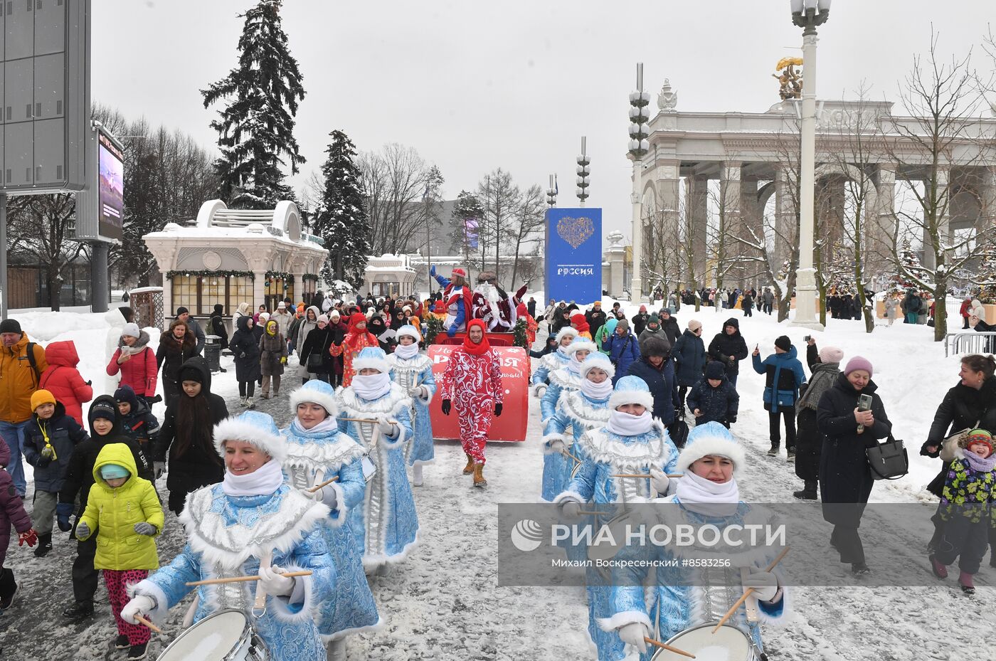 Выставка "Россия". День Деда Мороза: Паккайне и Талви Укко