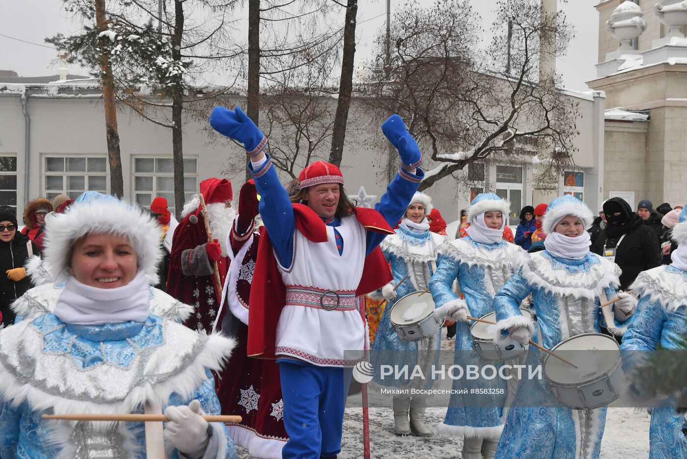 Выставка "Россия". День Деда Мороза: Паккайне и Талви Укко