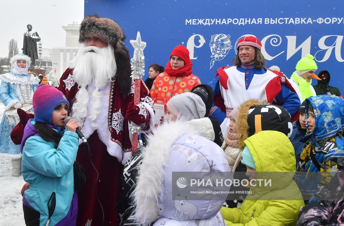 Выставка "Россия". День Деда Мороза: Паккайне и Талви Укко