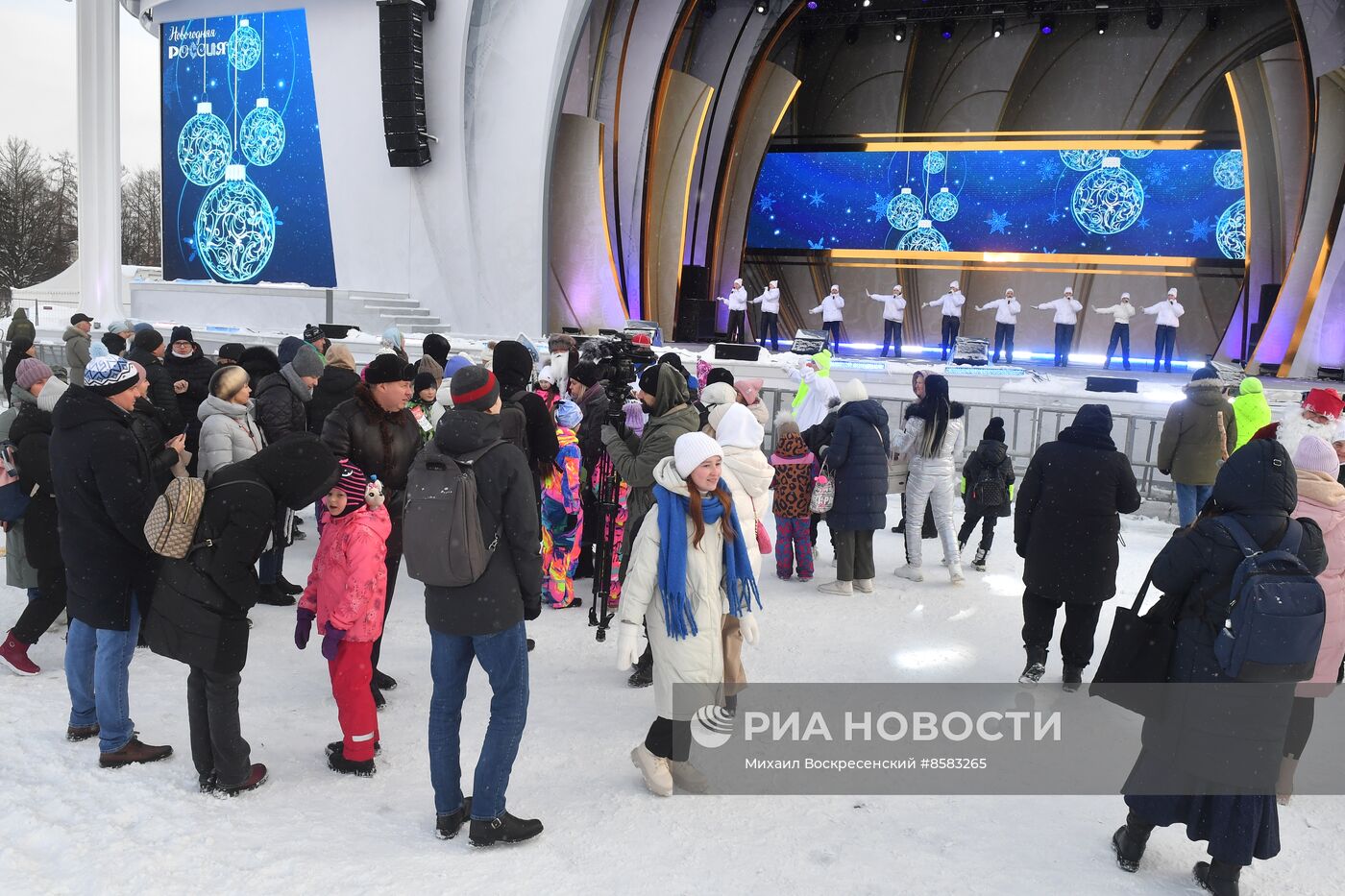 Выставка "Россия". День Деда Мороза: Паккайне и Талви Укко