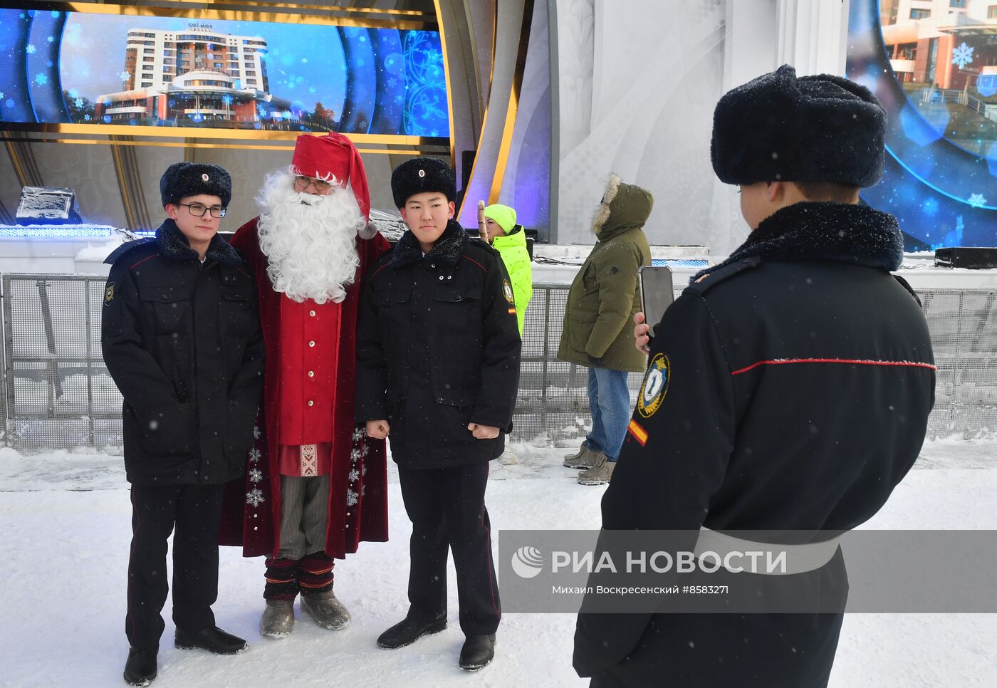 Выставка "Россия". День Деда Мороза: Паккайне и Талви Укко