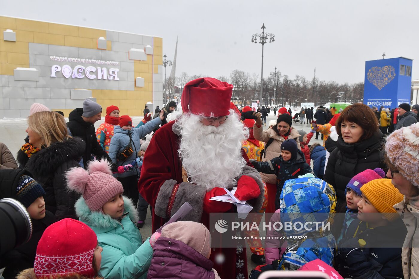 Выставка "Россия". День Деда Мороза: Паккайне и Талви Укко