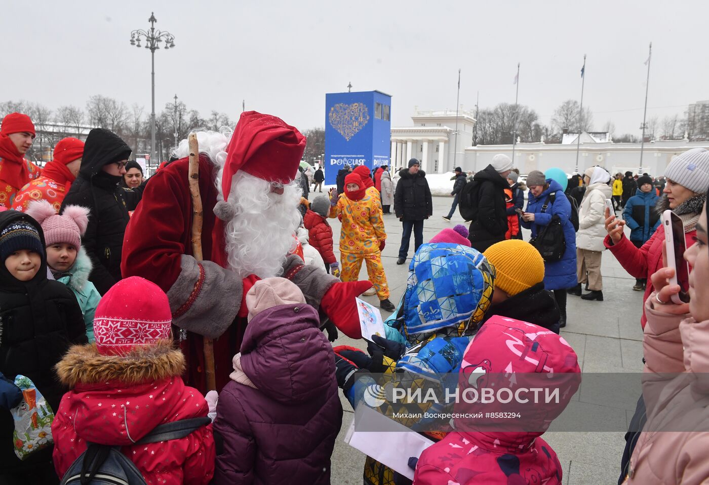 Выставка "Россия". День Деда Мороза: Паккайне и Талви Укко