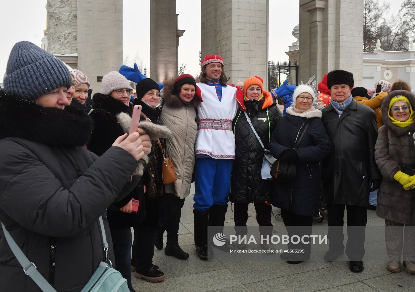 Выставка "Россия". День Деда Мороза: Паккайне и Талви Укко