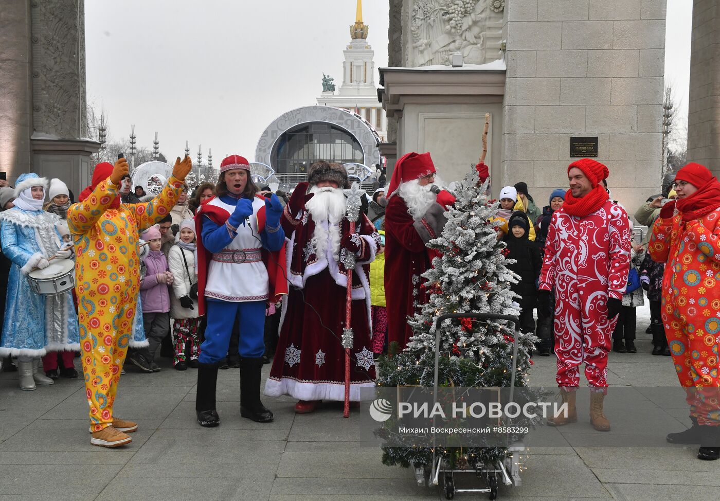 Выставка "Россия". День Деда Мороза: Паккайне и Талви Укко