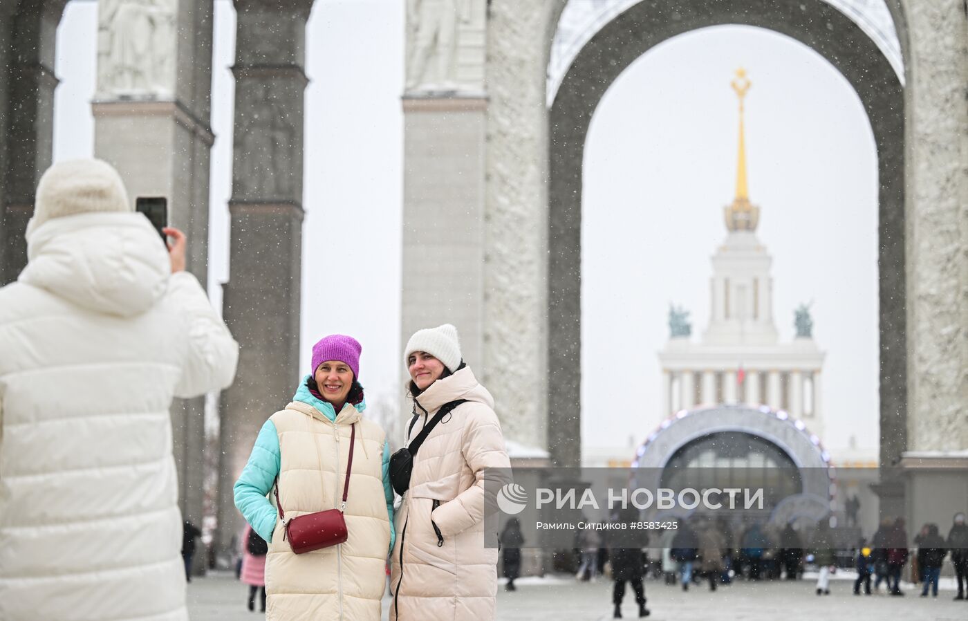 Работа выставки "Россия"