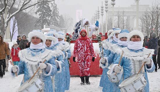 Выставка "Россия". День Деда Мороза: Чысхаан и Эхээ Дьыл (Саха)