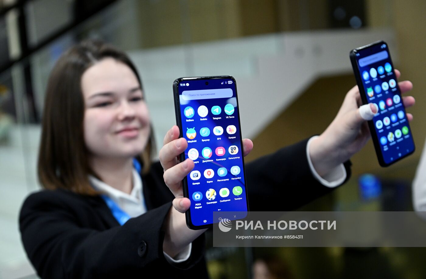 Презентация российского смартфона "Р-ФОН"
