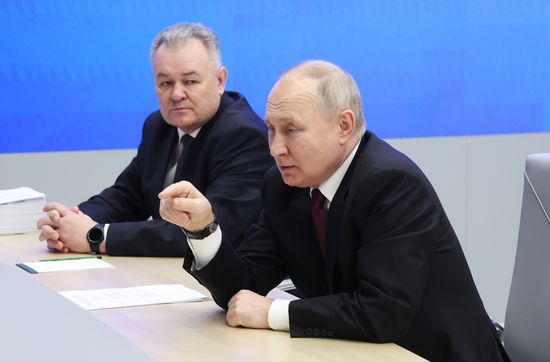 Президент РФ В. Путин подал документы для регистрации кандидатом на пост президента РФ