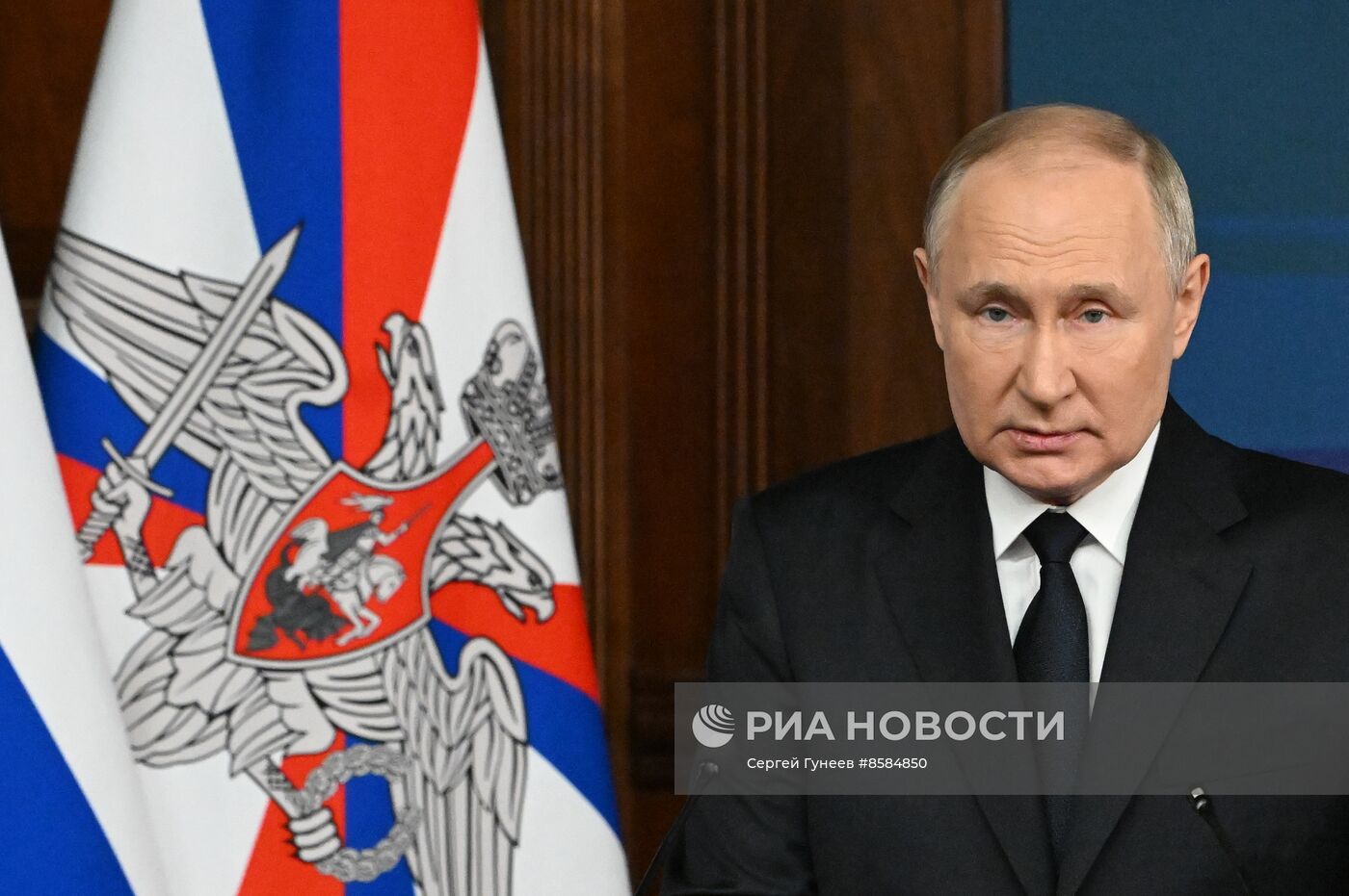 Президент РФ В. Путин принял участие в заседании коллегии Минобороны РФ
