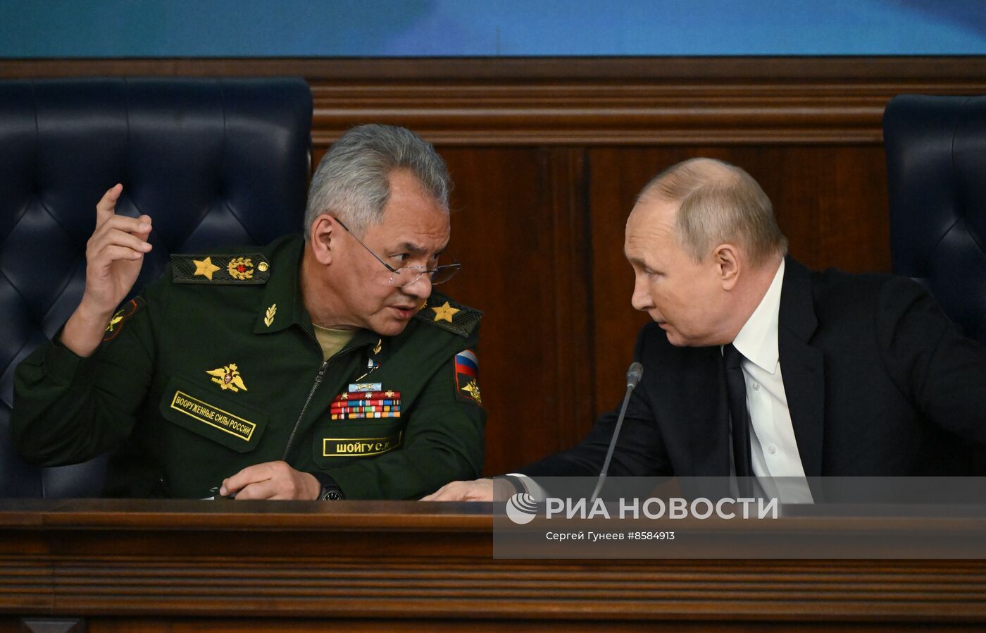 Президент РФ В. Путин принял участие в заседании коллегии Минобороны РФ