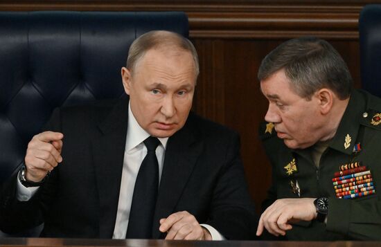 Президент РФ В. Путин принял участие в заседании коллегии Минобороны РФ