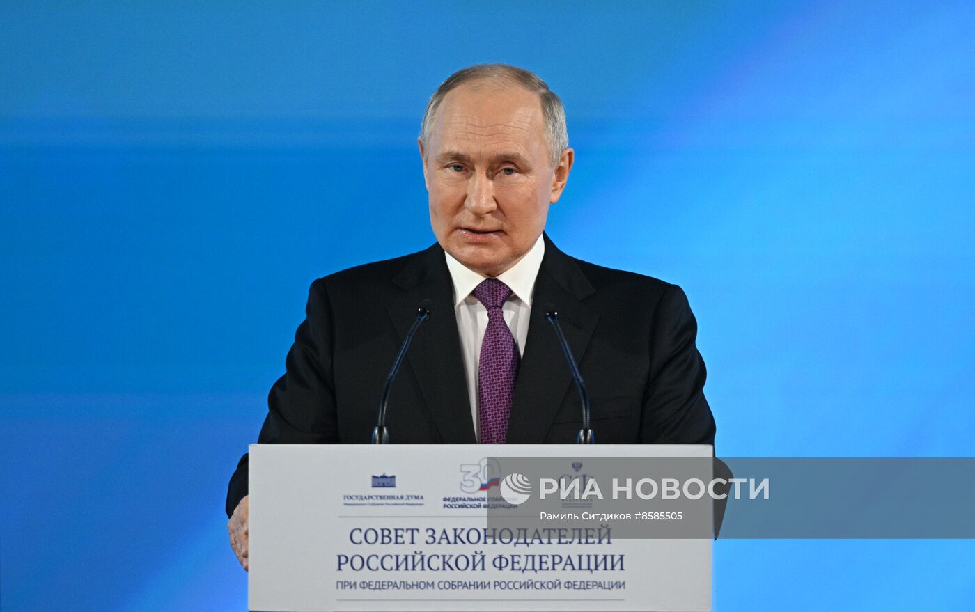 Президент РФ В. Путин принял участие в заседании Совета законодателей РФ