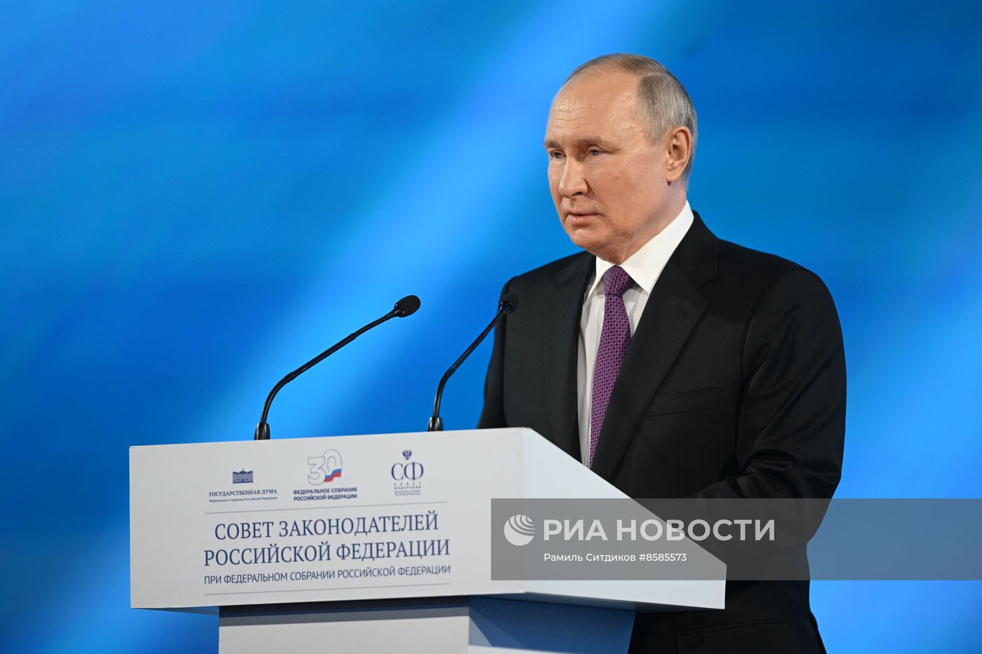 Президент РФ В. Путин принял участие в заседании Совета законодателей РФ