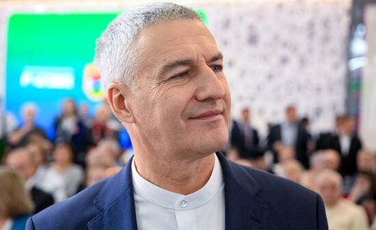 Международная выставка-форум "Россия"
Республика Карелия. День региона
Артур Парфенчиков, глава Республики Карелия
Павильон №75
Место: Россия, Москва. Автор: Илья Питалев/РИА Новости. Выставка "Россия". Республика Карелия. День региона