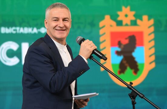 Международная выставка-форум "Россия"
Республика Карелия. День региона
Артур Парфенчиков, глава Республики Карелия
Павильон №75
Место: Россия, Москва. Автор: Илья Питалев/РИА Новости. Выставка "Россия". Республика Карелия. День региона