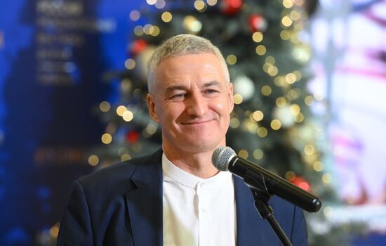 Международная выставка-форум "Россия"
Республика Карелия. День региона, участие в акции "Ёлка желаний"
Артур Парфенчиков, глава Республики Карелия
Павильон №75
Место: Россия, Москва. Автор: Илья Питалев/РИА Новости. Выставка "Россия". Республика Карелия. День региона