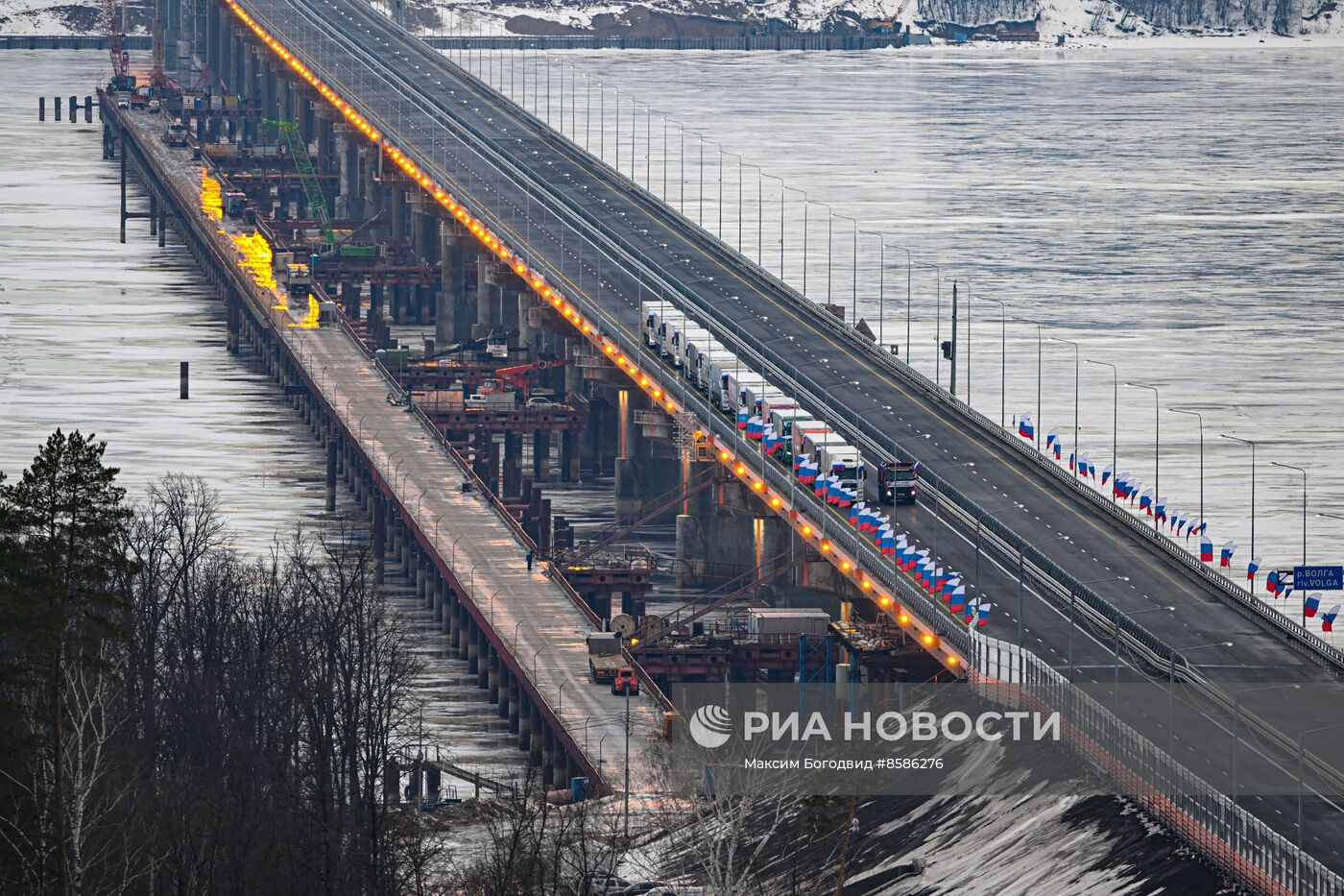 Президент РФ В. Путин открыл движение по трассе М-12 "Восток" до Казани