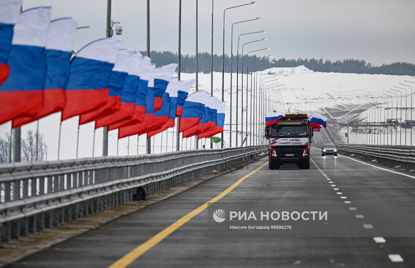 Президент РФ В. Путин открыл движение по трассе М-12 