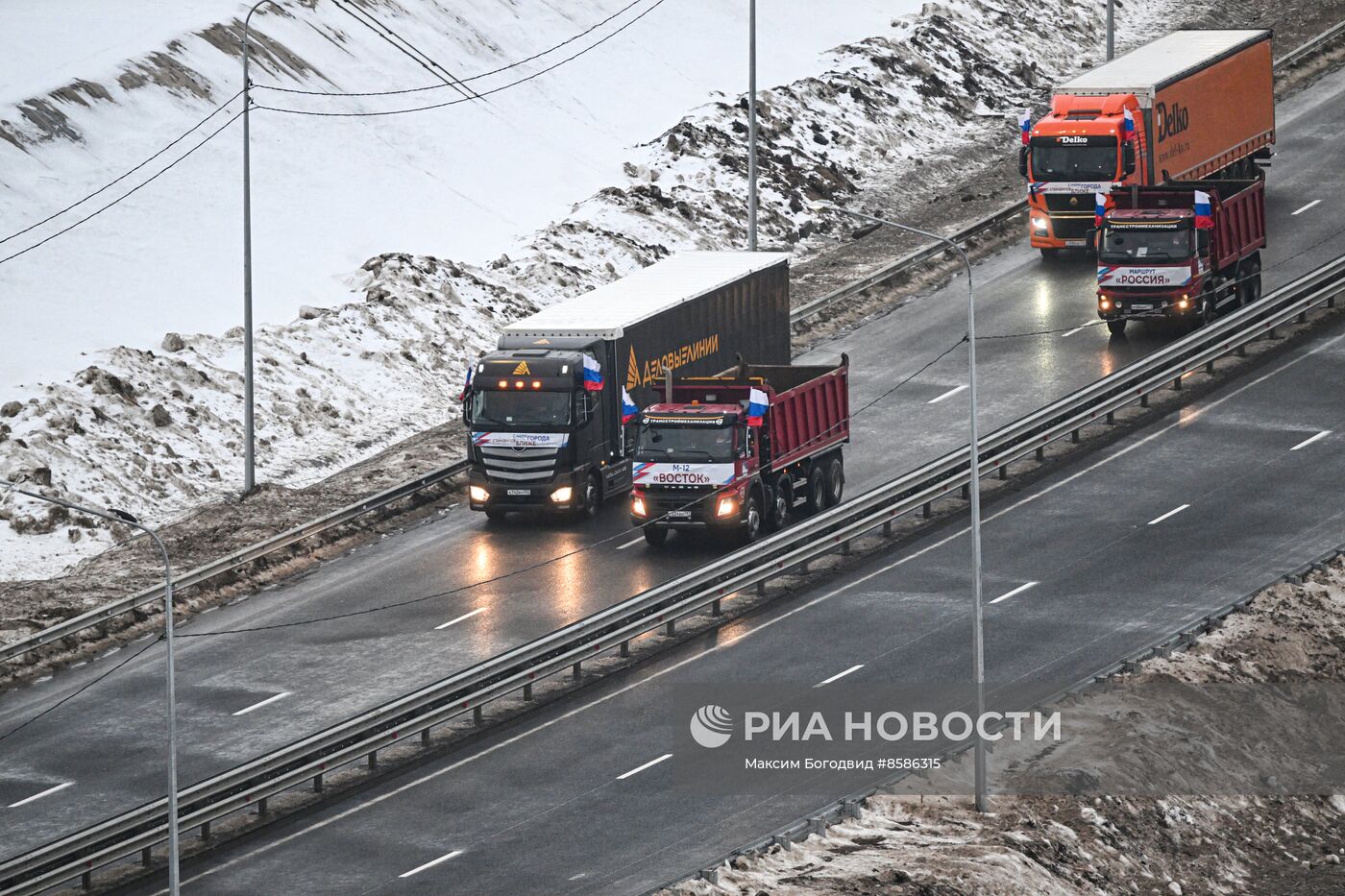 Президент РФ В. Путин открыл движение по трассе М-12 "Восток" до Казани