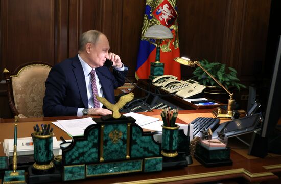 Президент РФ В. Путин поговорил по телефону с Ксенией Мазневой