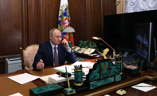 Президент РФ В. Путин поговорил по телефону с Ксенией Мазневой