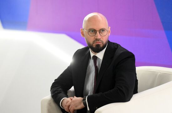 Международная выставка-форум "Россия"
Республика Карелия. День региона. Презентация промышленного потенциала Республики Карелия
Дмитрий Крохмалев, начальник Управления по взаимодействию с государственными органами и регионами АО "Атомэнергомаш"
Павильон №75
Место: Россия, Москва. Автор: Илья Питалев/РИА Новости. Выставка "Россия". Республика Карелия. День региона