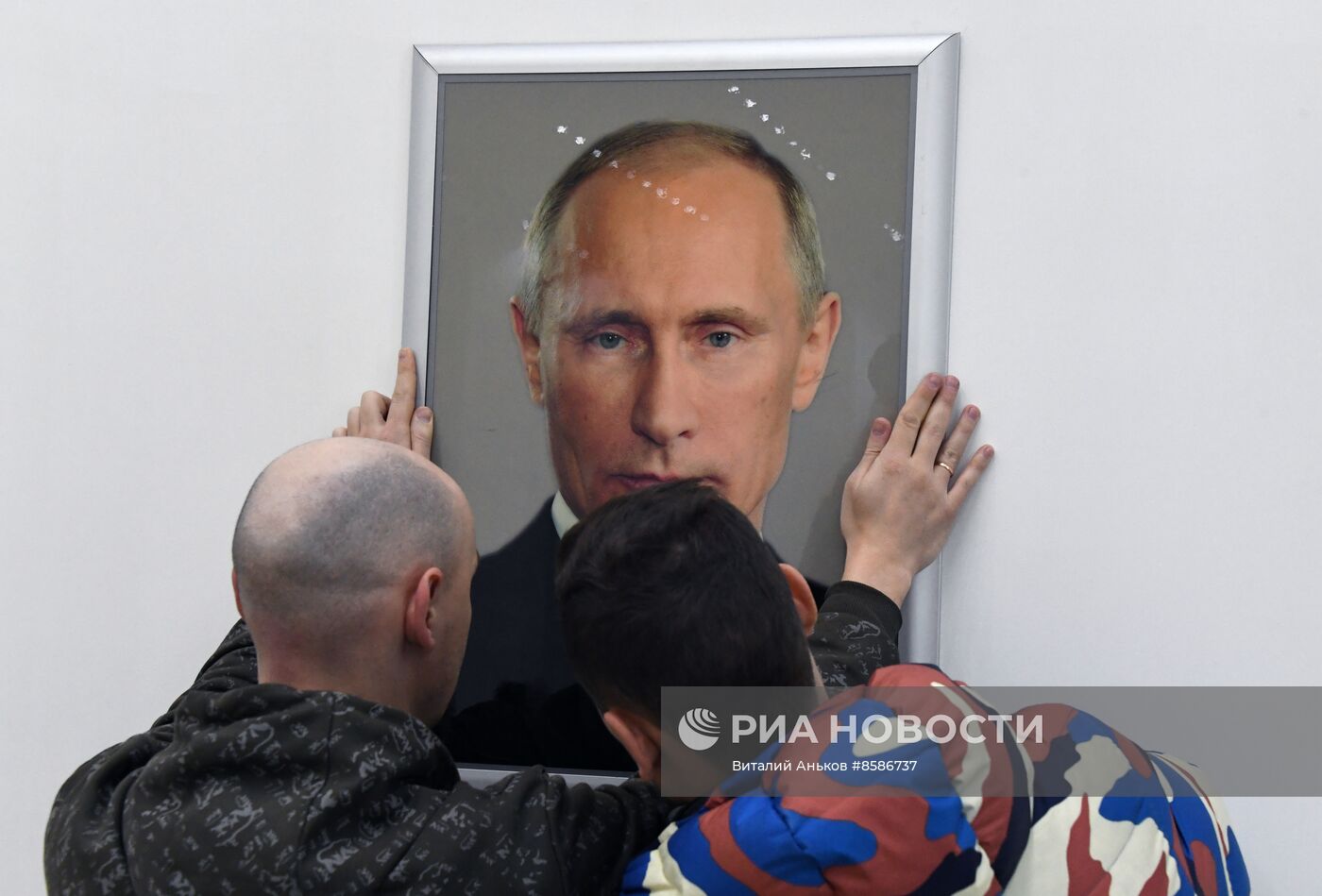 Открытие избирательных штабов действующего президента В. Путина в регионах России
