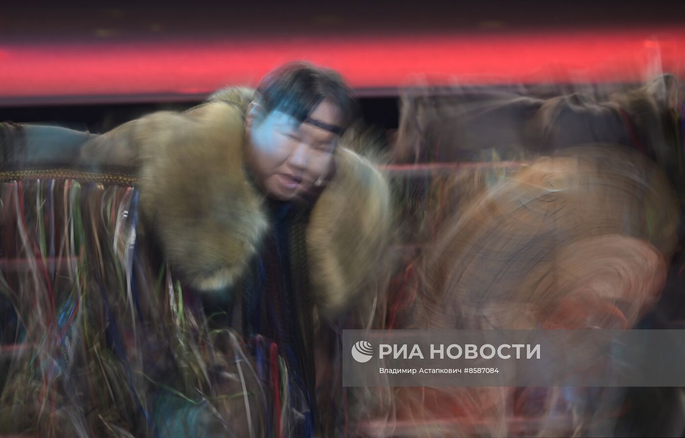 Выставка "Россия". "Мастерская чудес" - новогодние елки для детей участников СВО