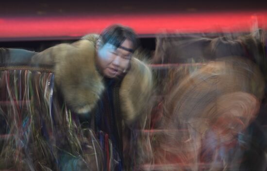 Международная выставка-форум "Россия"
"Мастерская чудес" - новогодние елки для детей участников СВО, павильон №75
Место: Россия, Москва. Автор: Владимир Астапкович/РИА Новости. Выставка "Россия". "Мастерская чудес" - новогодние елки для детей участников СВО