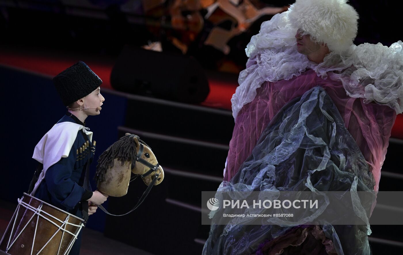 Выставка "Россия". "Мастерская чудес" - новогодние елки для детей участников СВО