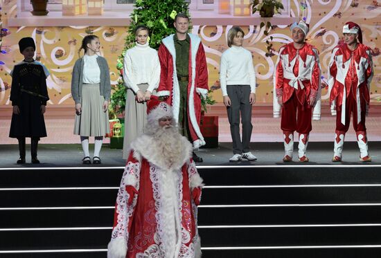 Международная выставка-форум "Россия"
"Мастерская чудес" - новогодние елки для детей участников СВО, павильон №75
Место: Россия, Москва. Автор: Владимир Астапкович/РИА Новости. Выставка "Россия". "Мастерская чудес" - новогодние елки для детей участников СВО