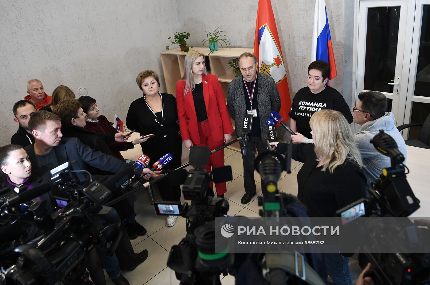 Открытие региональных избирательных штабов поддержки кандидата в президенты РФ В. Путина