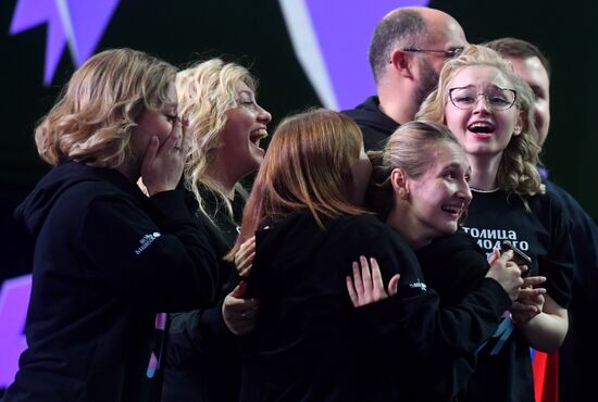 Международная выставка-форум "Россия"
Премия молодежных достижений "Время молодых", павильон №75
Номинация "Молодежная столица России 2024" Место: Россия, Москва. Автор: Михаил Воскресенский/РИА Новости. Выставка "Россия". Премия молодежных достижений "Время молодых"