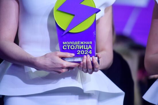 Международная выставка-форум "Россия"
Премия молодежных достижений "Время молодых", павильон №75
Номинация "Молодежная столица России 2024" Место: Россия, Москва. Автор: Михаил Воскресенский/РИА Новости. Выставка "Россия". Премия молодежных достижений "Время молодых"